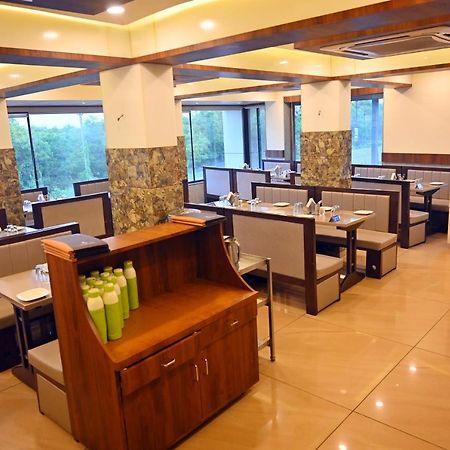 Hotel Aaram Umargam Bagian luar foto