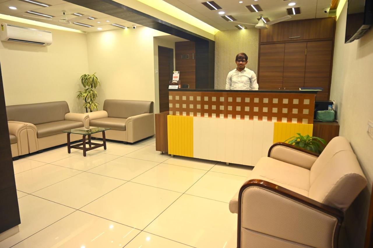 Hotel Aaram Umargam Bagian luar foto