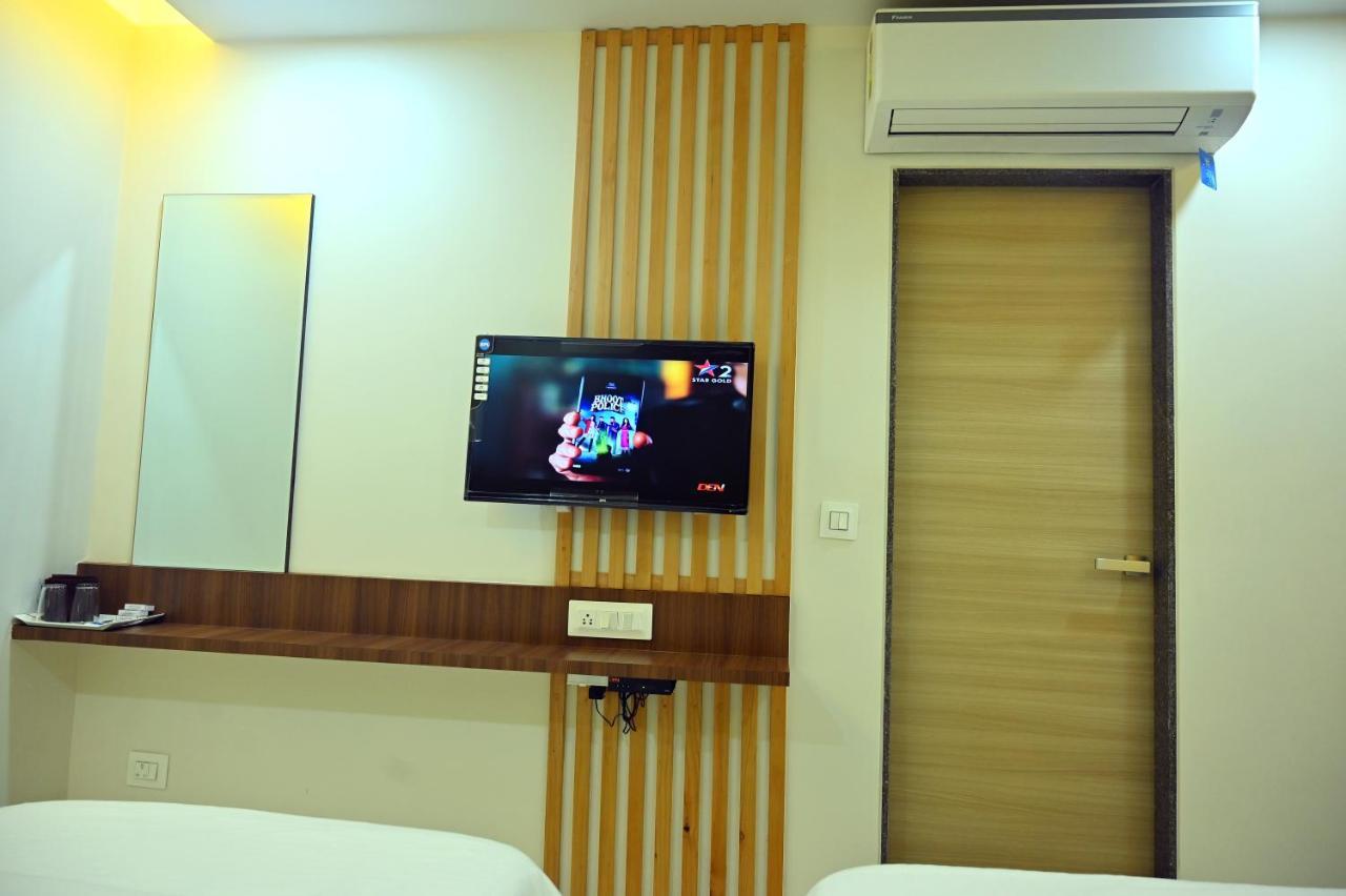 Hotel Aaram Umargam Bagian luar foto