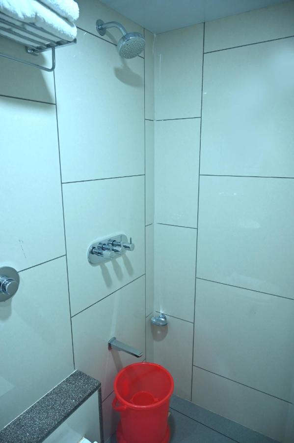 Hotel Aaram Umargam Bagian luar foto