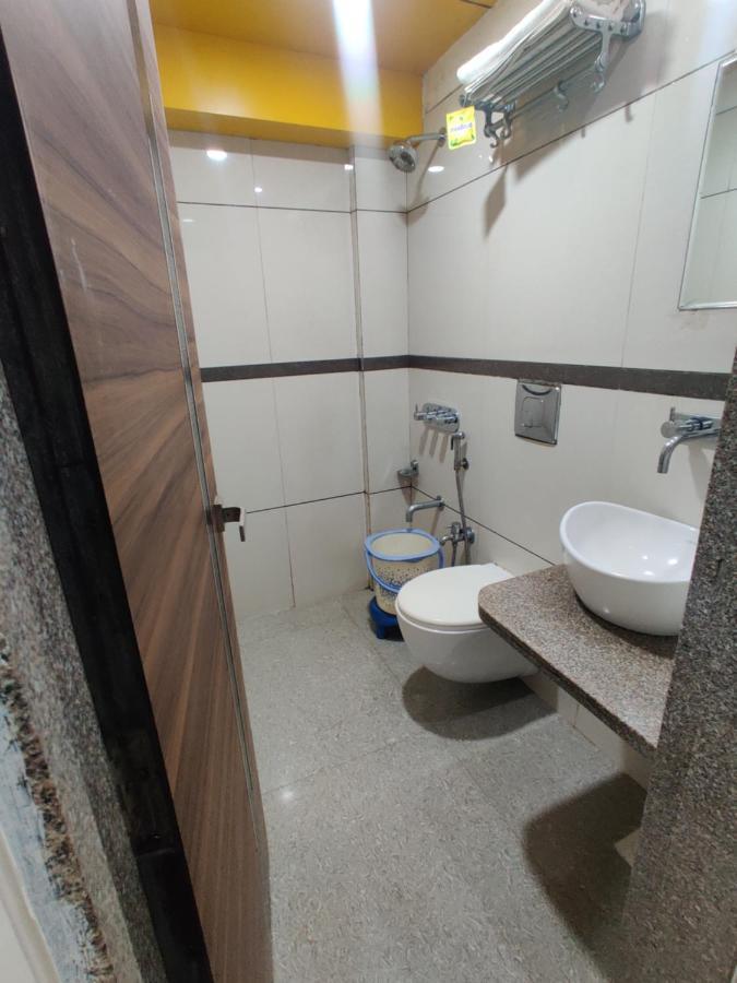 Hotel Aaram Umargam Bagian luar foto