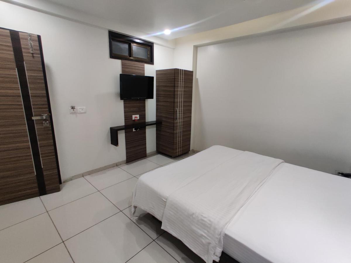 Hotel Aaram Umargam Bagian luar foto