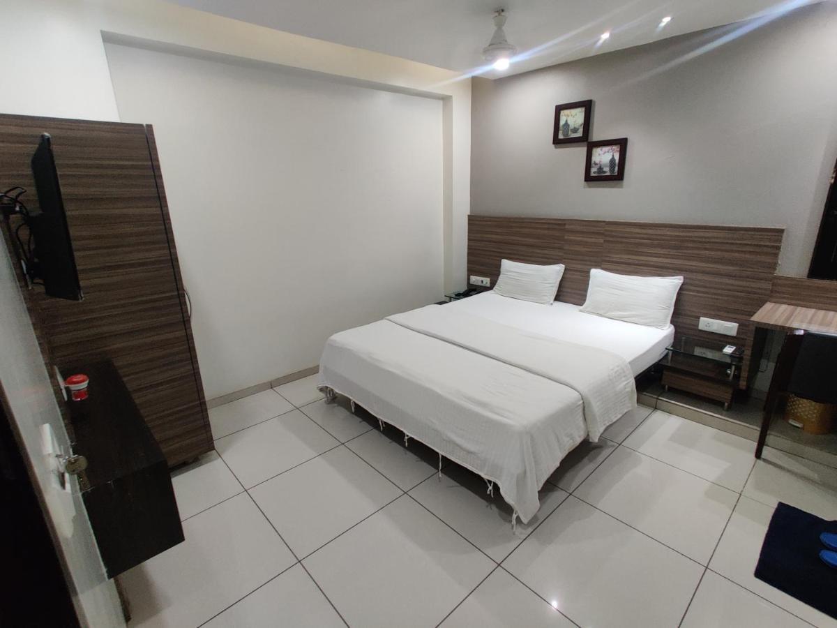 Hotel Aaram Umargam Bagian luar foto