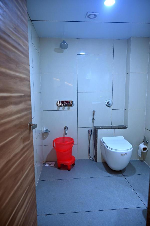 Hotel Aaram Umargam Bagian luar foto
